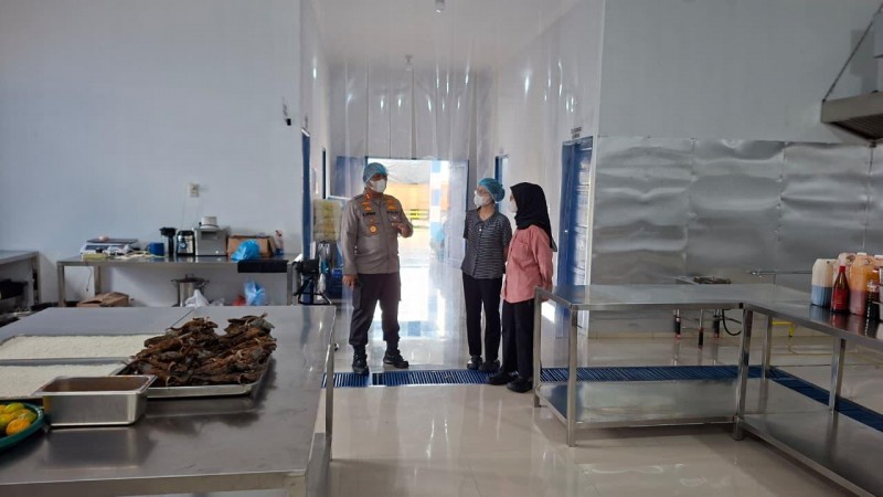 Kapolres Simalungun Pastikan Kualitas Program Makan Bergizi Gratis untuk 1.814 Siswa