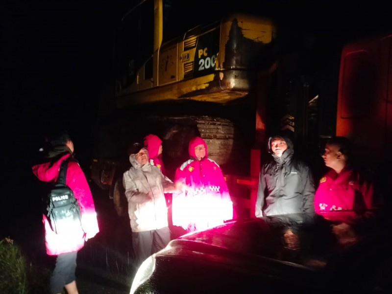 Polres Humbahas dan Pemkab Bergerak Cepat Tangani Longsor di Wilayah Pakkat