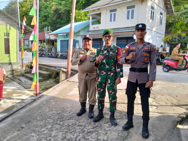 Patroli Gabungan TNI dan Satpol PP untuk Menjaga Keamanan di Desa Batu Lepuk