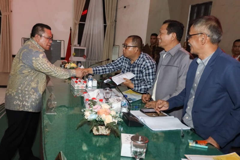 Wali Kota Wesly Sampaikan Nota Jawaban PU Fraksi DPRD Terhadap Nota Keuangan R-APBD 2026