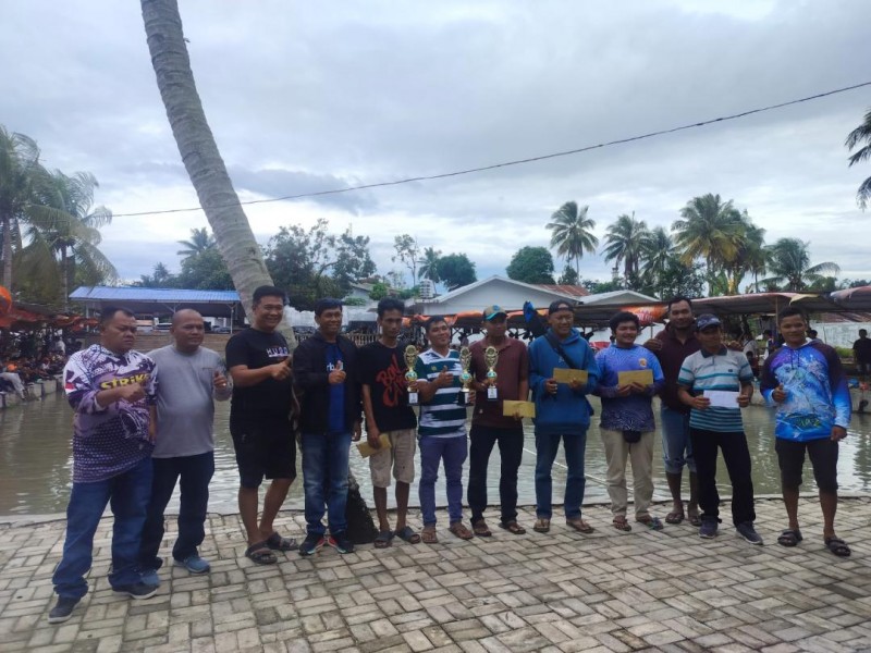 Kasat Narkoba Polres Pematangsiantar Hadiri Turnamen Arisan Ikan Mas di Kolam Pancing Pak R.T Pematangsiantar