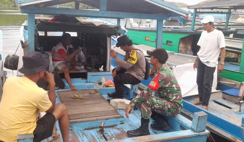 Patroli dan Pengecekan Radar Satelit Kapal Nelayan Oleh Babinsa Koramil 07/Tambelan, Polsek dan Staf Desa di Desa Kampung Melayu