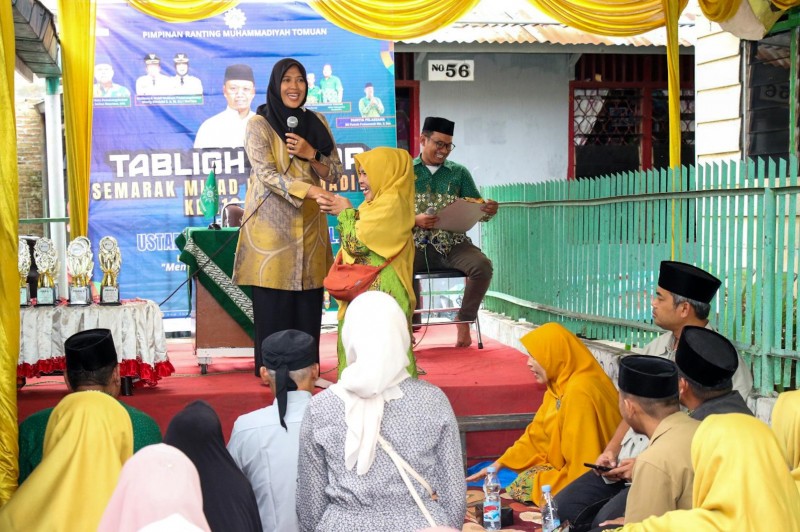 Kuis Berhadiah Wawako Herlina Pada Semarak Tabligh Akbar Milad ke-113