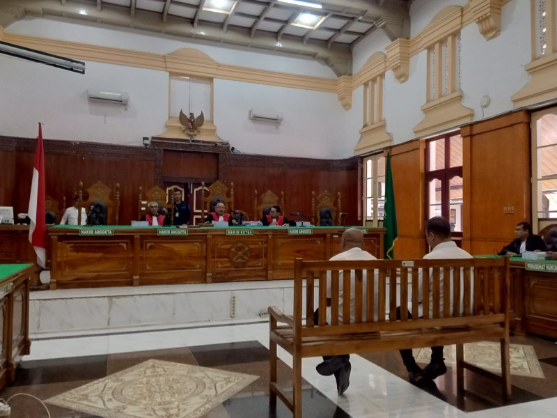 KPK Tuntut Ayah-Anak Rekanan Topan Ginting 2,5-3 Tahun Penjara