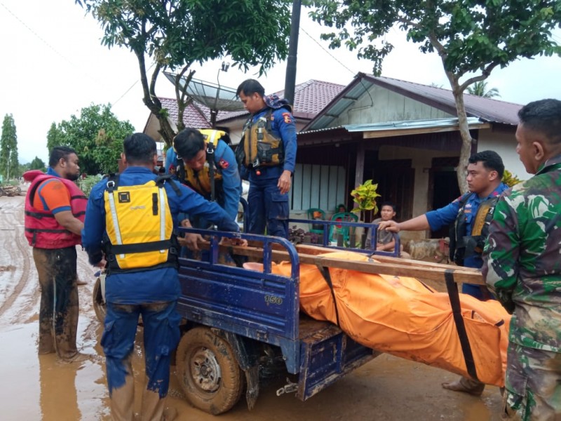 Polairud dan Tim SAR Gabungan Maksimalkan Evakuasi Korban Banjir di Sibolga&ndash;Tapteng