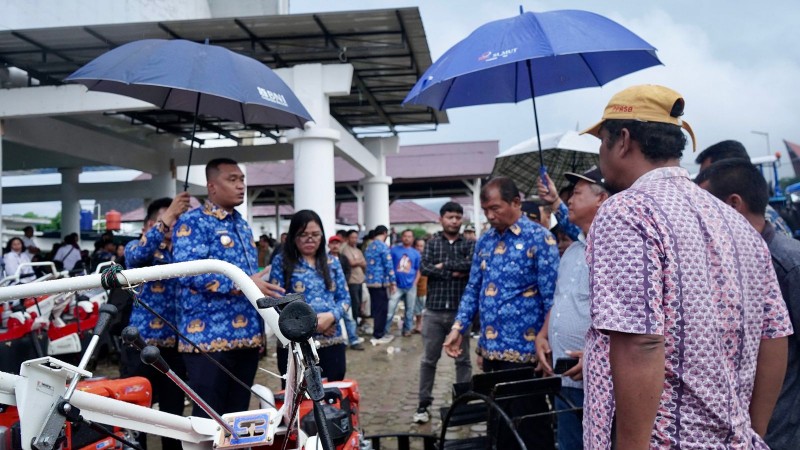 Pemkab Beri Bantuan Untuk Petani