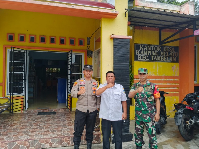 Babinsa Koramil 07/Tambelan Gelar Patroli Bersama Demi Keamanan Masyarakat Desa Kampung Melayu