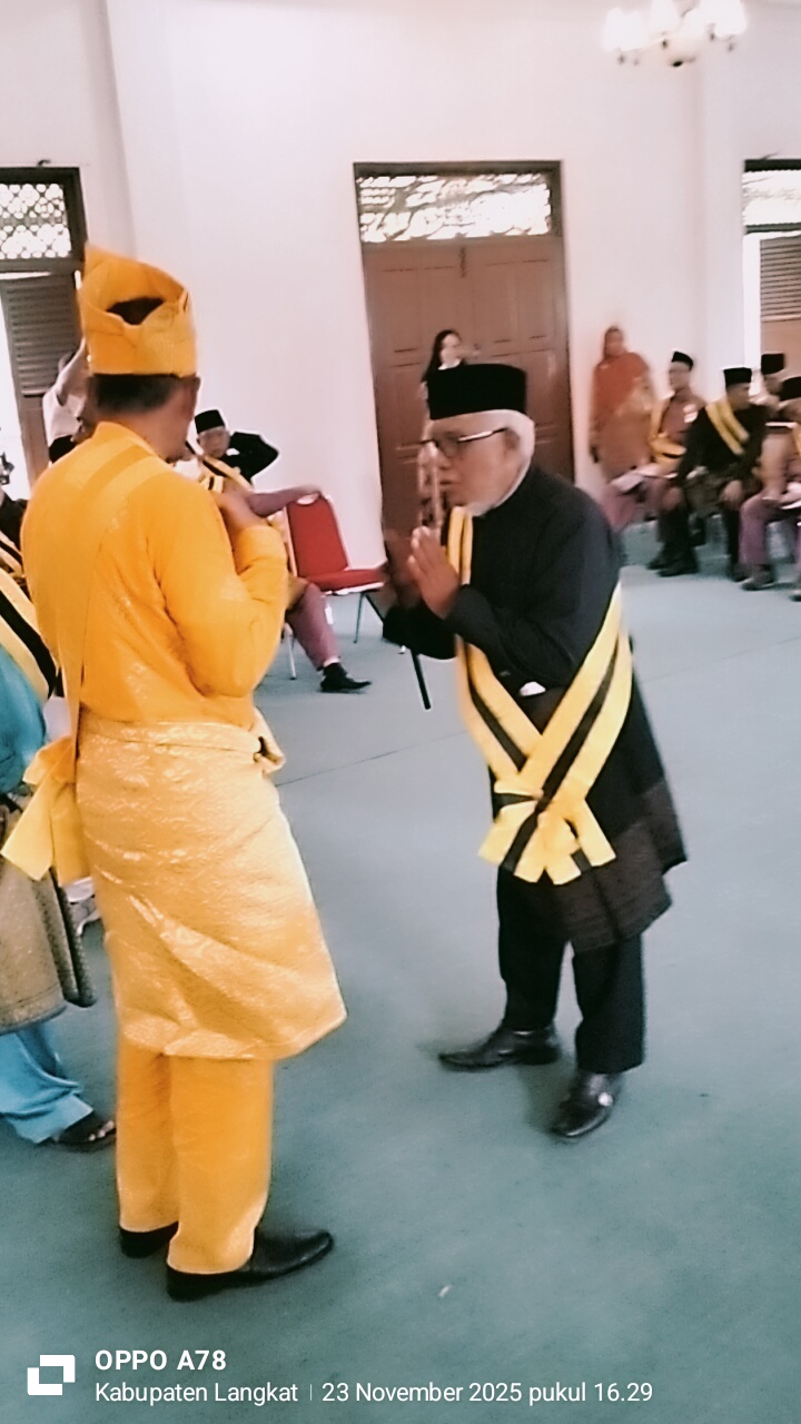 Penambalan Gelar Kesultanan Langkat, Tuanku Azwar Abdul Jalil Rahmadsah Anugerahkan Gelar kepada Azhari Gemala Putra