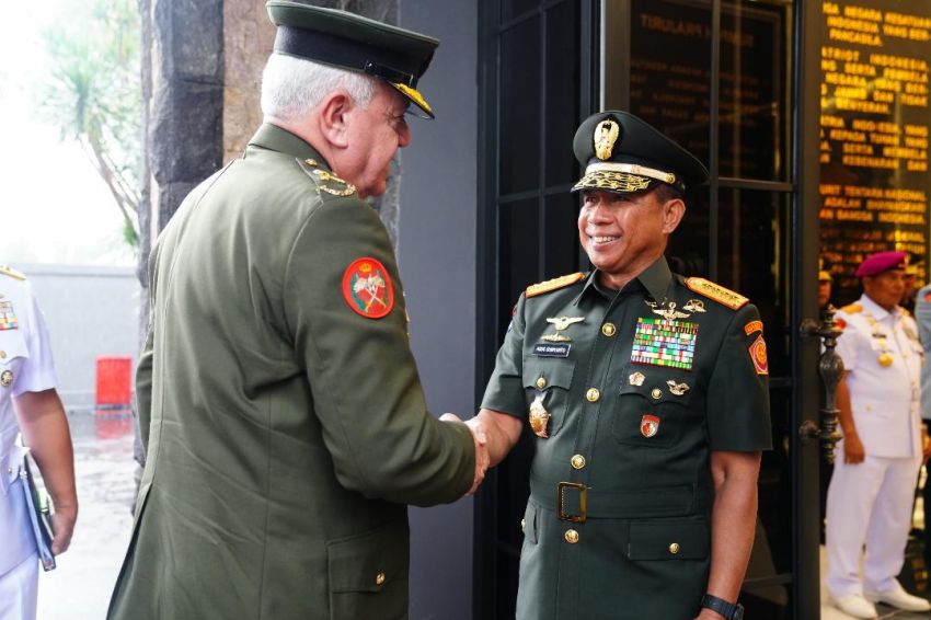 Panglima TNI Terima Kunjungan Kehormatan Mayor Jenderal Al Hnaity