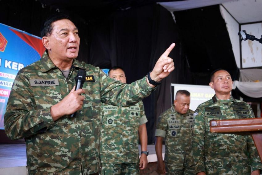 Panglima TNI Dampingi Menhan RI Kunjungi Yonif TP 823/Raja Wakaaka di Baubau