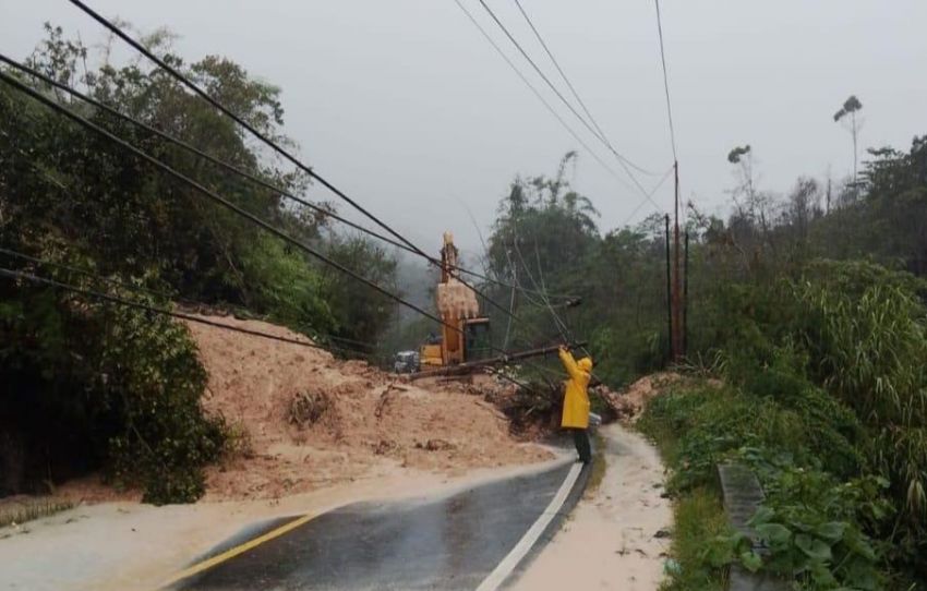 Alami Cuaca Ekstrem di Tapanuli Tengah dan Sibolga, , PLN UP3 Sibolga Gerak Cepat Amankan Jaringan Kelistrikan