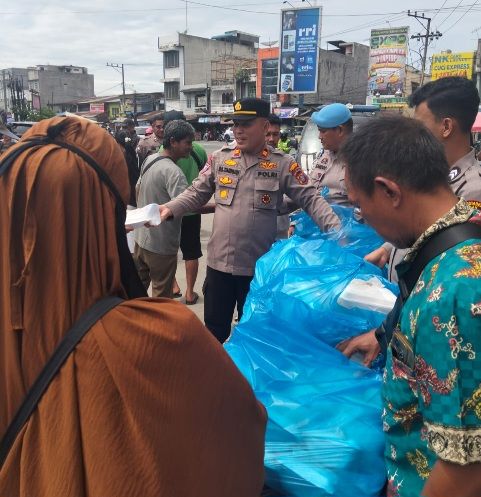 Polsek Sunggal Laksanakan Ju'mat Barokah"Rezeki Yang Kita Dapat, Ada Bagian Orang Lain"