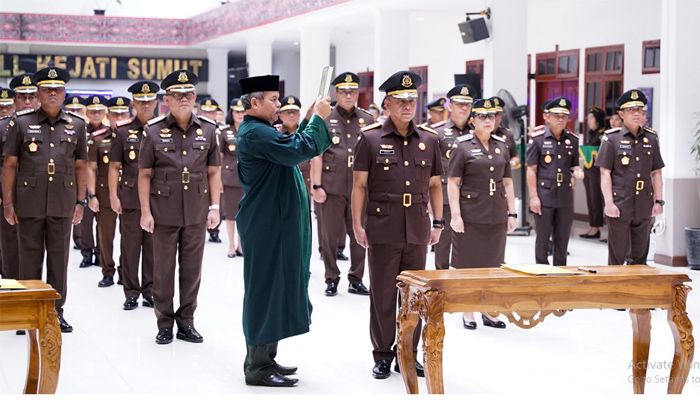 Kajati Sumut Lantik Wakajati, Asisten, Kajari dan Koordinator, Segera Menyesuaikan Diri Dengan Tempat Tugas yang Baru
