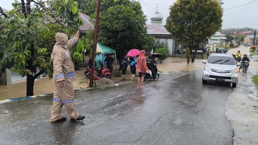 Polresta Deli Serdang Lakukan Penanganan Cepat Terhadap warga terdampak Banjir di wilayahnya