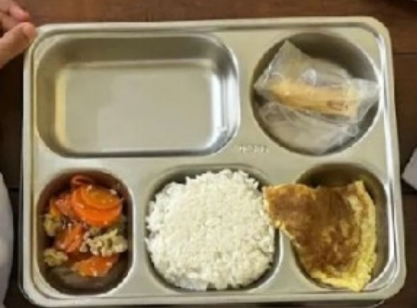 Diduga Beraroma Basi, Ratusan Paket Menu MBG di SDN 10 Rantau Utara  Dikembalikan