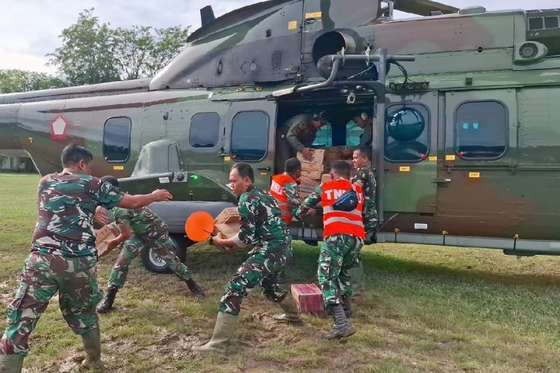 Pemantauan TNI AU Penyaluran Logistik di Darat ke Lokasi Bencana