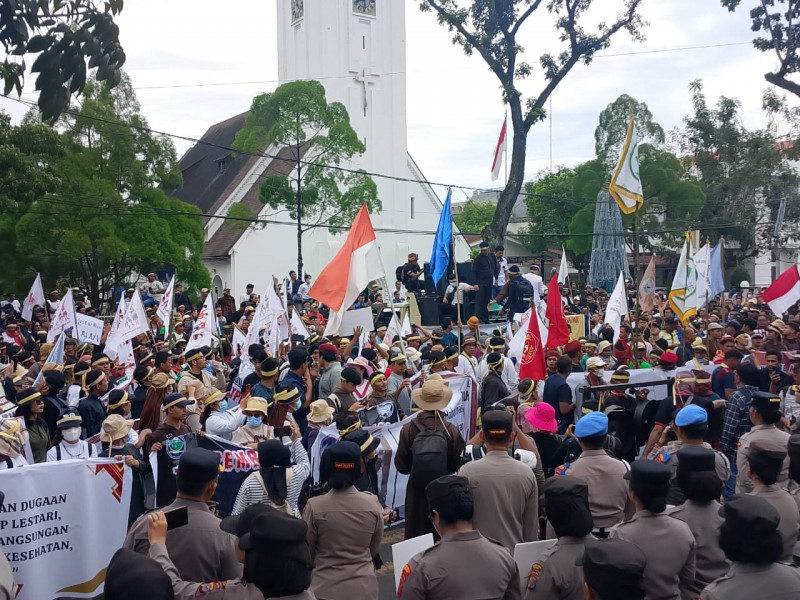 Ribuan Masyarakat dan Mahasiswa Tuntut Tutup TPL