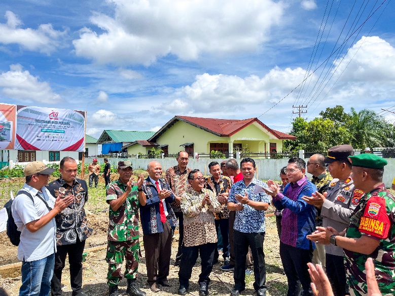 Wesly Diwakili Sekda Peletakan Batu Pertama Gedung Koperasi Merah Putih Bersama Kemenkop