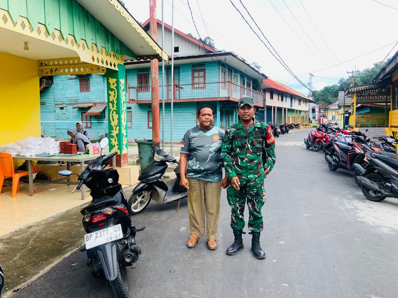 Babinsa Desa Kampung Melayu Laksanakan Patroli Bersama Komduk Jaga Keamanan Desa*