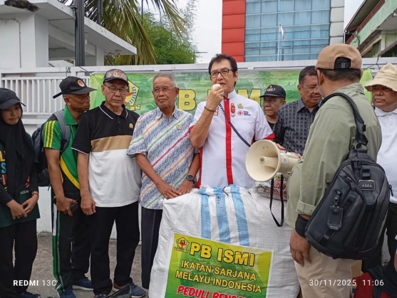 Ketua Dewan Pembina Tun Rahmat Shah Lepas Tim Relawan PB ISMI Peduli Bencana Ke Tanjung Pura Langkat