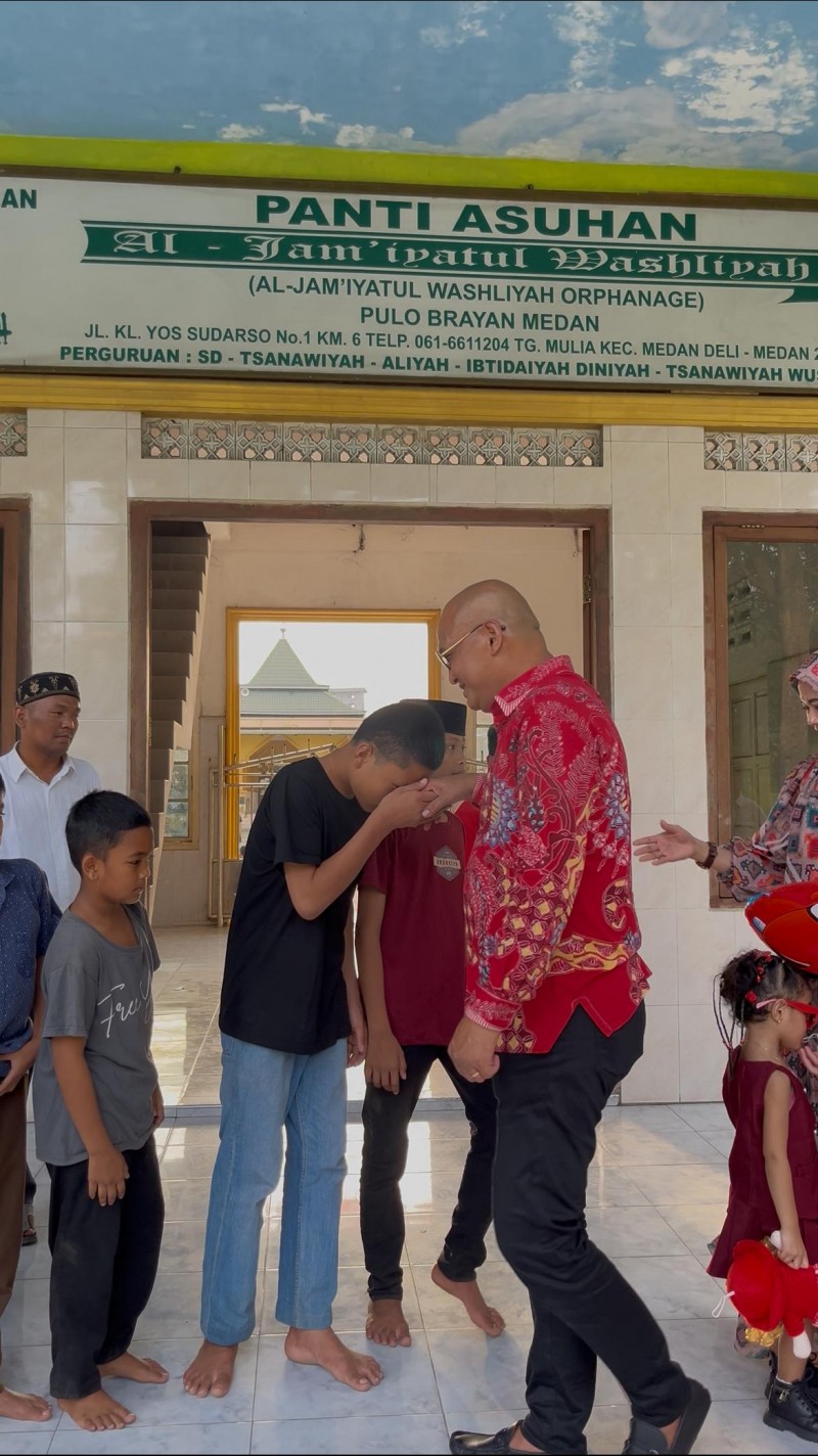Beri Santunan Anak Yatim Robi Barus Ceritakan Kisah Pilu Ditinggal Ayah Sejak Kecil