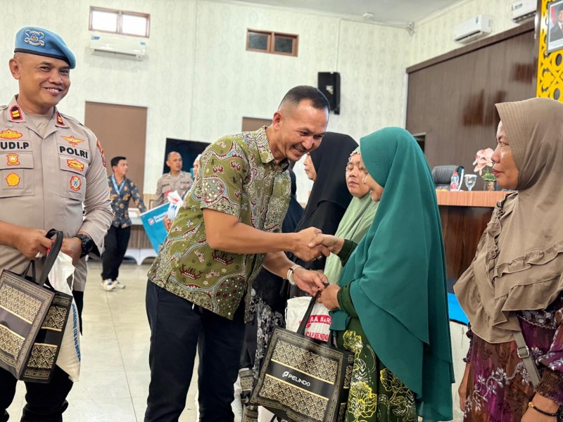 Pelindo Regional 1 dan Polres Belawan Bersinergi Bantu Warga Terdampak Banjir Rob