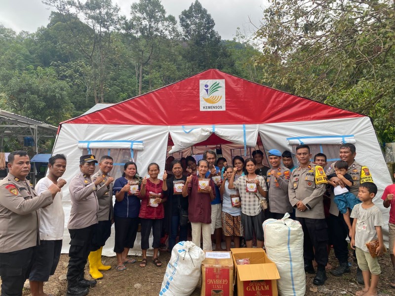 Polres Sibolga Salurkan Bantuan Sosial bagi Korban Banjir dan Tanah Longsor