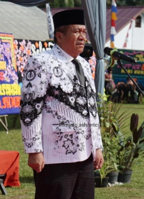 Peringatan Hari Guru Nasional "Bersama PGRI Wujudkan Indonesia Emas"