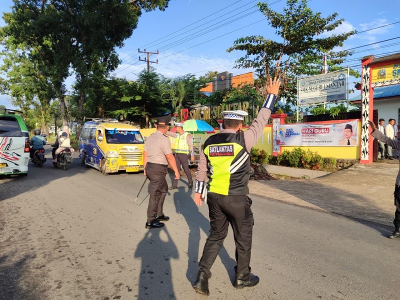 Kapolres Simalungun Turun Langsung Awasi Pengaturan Lalin Pagi, Pastikan Masyarakat Aman Beraktivitas