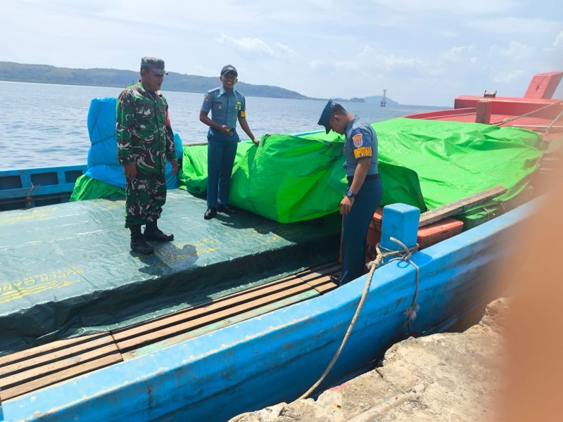 Aparat TNI Aktif Patroli Bersama Cegah Masuknya Barang Ilegal Di Wilayah Maritim Terluar Kabupaten Bintan