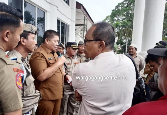 Ratusan Warga Jalan Pramuka Gang Setia Demo Tagih Janji Pemerintah Asahan