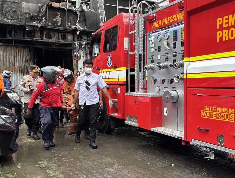 Kantor Camat Medan Barat Terbakar