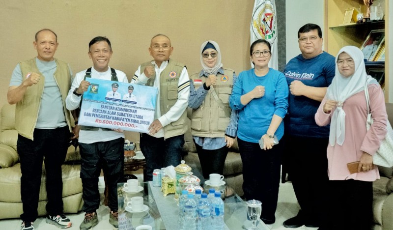 Bupati Simalungun Serahkan Langsung Bantuan Kemanusiaan, Bupati Tapteng Bilang Terimakasih