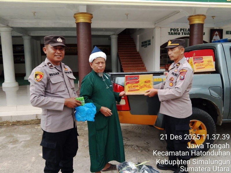 Peduli Korban Bencana, Polsek Tanah Jawa Salurkan Bantuan Lewat Tuan Guru Batak