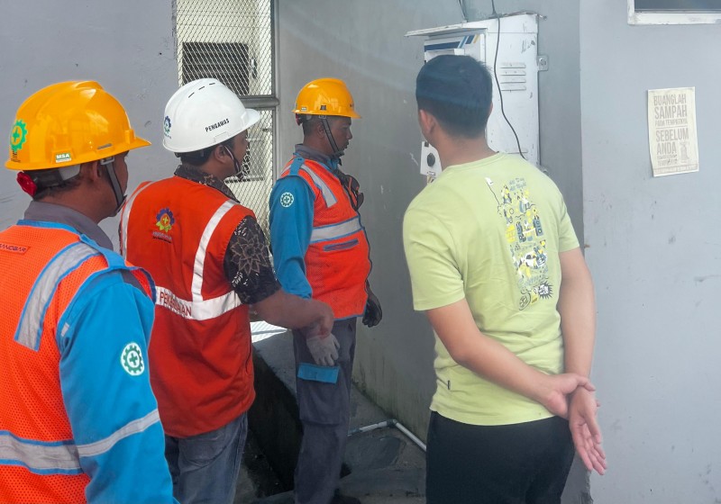 Petugas PLN ULP Kabanjahe Lakukan Pengecekan Instalasi di Rutan