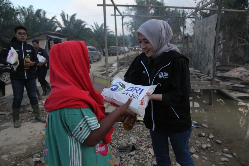 BRI Region 1/Medan Hadir Nyata, Turunkan Tim Elang Relawan BRI Serta Dukung Pemulihan Bencana di Sumatera Utara dan Aceh