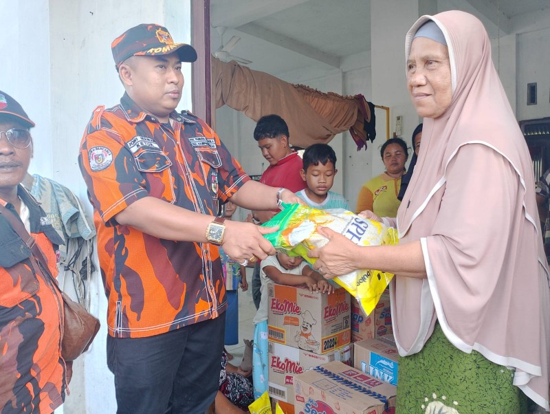Pemuda Pancasila Hamparan Perak Salurkan Tali Asih di Posko Pengungsian Pesantren Nurul Iman untuk Korban Banjir 27 November 2025