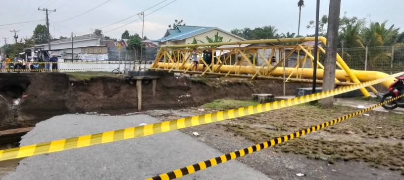Jembatan Paya Bakung&ndash;Kelumpang Ambruk, Warga Dipaksa Ambil Risiko Nyawa: Pemerintah Desa Dinilai Lalai Tangani Darurat