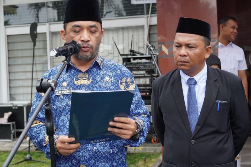 Wali Kota Tebing Tinggi Mengambil Sumpah 1.070 Pegawai Pemerintah