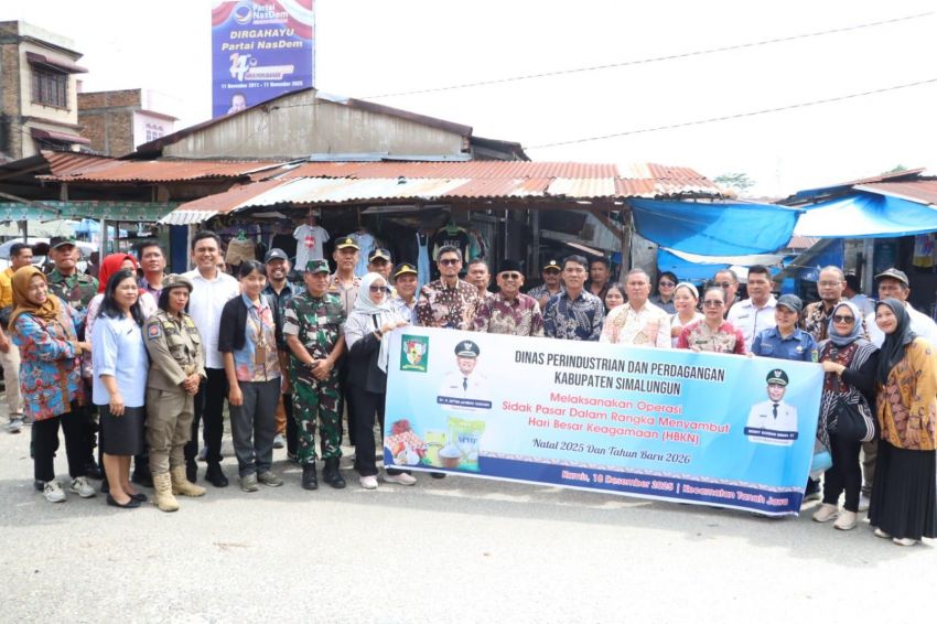 Kapolsek Tanah Jawa Dampingi Bupati Simalungun Sidak Harga Sembako Jelang Natal