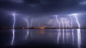 Masyarakat Kota Kota Besar Dinggatkan BMKG, Waspadai Hujan Petir