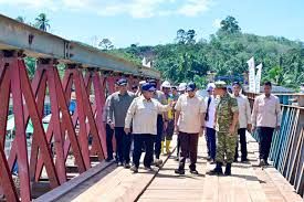 Gubernur Bobby Nasution Dampingi Presiden RI Tinjau Pembangunan Jembatan dan Pengungsi Korban Bencana di Tapse,
