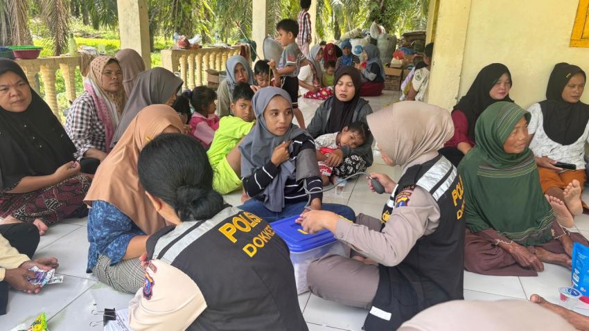 Gelar Bakti Kesehatan dan Gotong Royong  Polri Bersama Warga