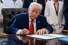 Trump Mengeluarkan Veto Pertamanya Pada Masa Jabatannya