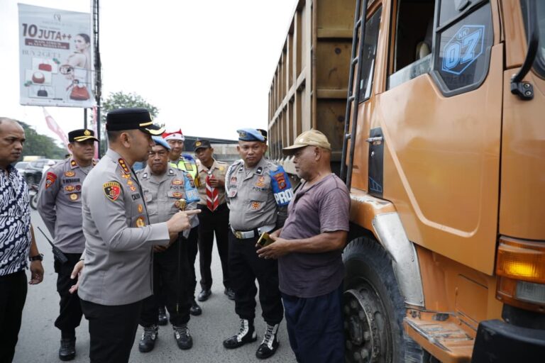 Tegas..!!!! Kapolrestabes Medan Stop Truk Tiga  Sumbu