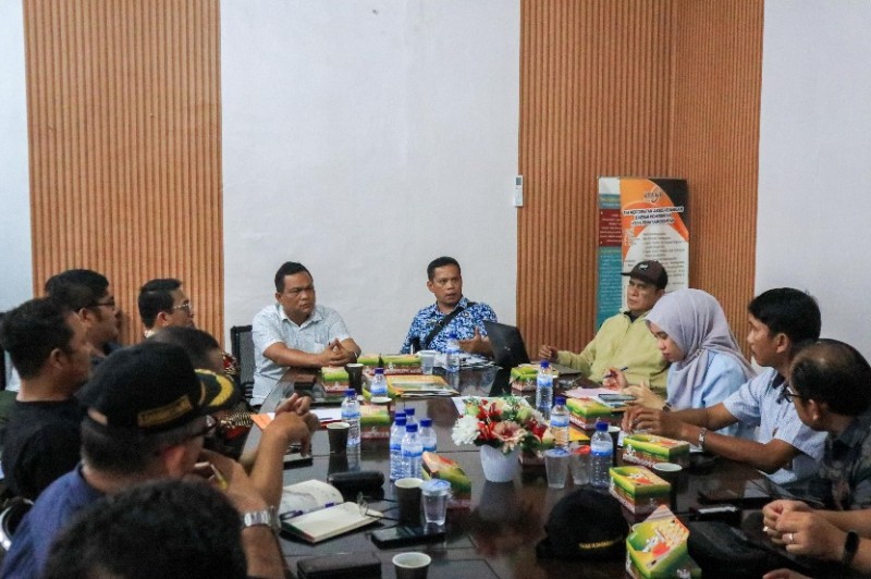 Sekda Junaedi Pimpin Rapat Penempatan Pedagang ke Gedung IV Pasar Horas