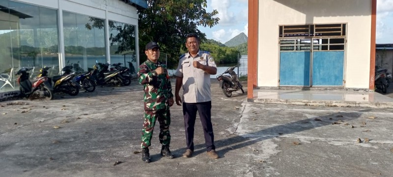 Patroli Bersama, Babinsa dan Komduk Wujudkan Keamanan di Pelabuhan Sri Bentayan