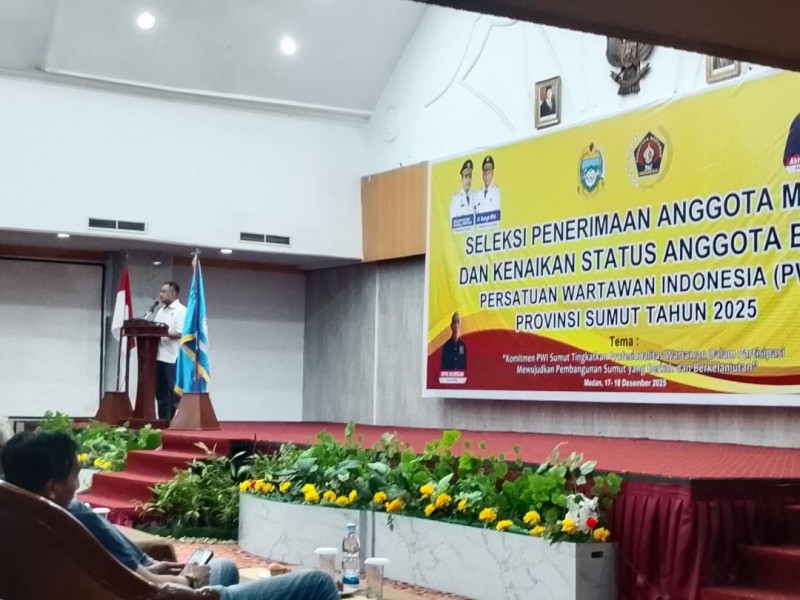 Ketua PWI Sumatera Utara,memberikan arahan kepada peserta seleksi penerimaan anggota PWI