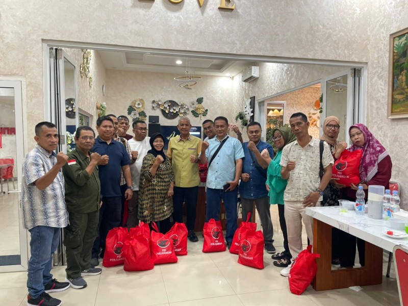 Wakil Ketua DPRD Sumut Salurkan Bantuan kepada Insan Pers Terdampak Banjir