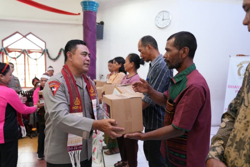 Natal Berbagi, Polda Sumut-Bhayangkari Salurkan Bingkisan dan Trauma Healing bagi Anak